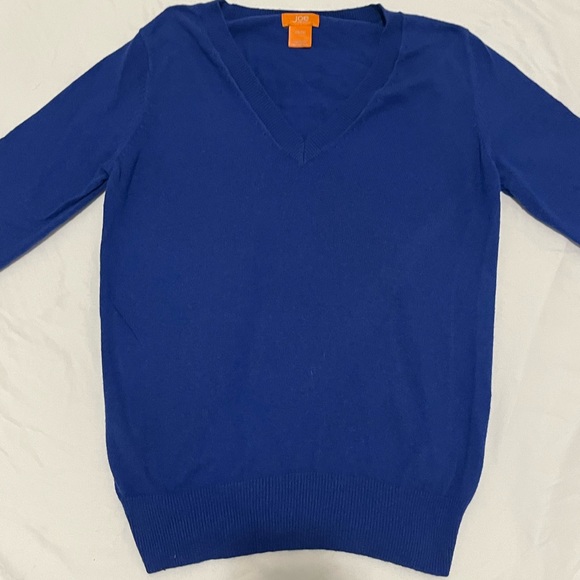 BUNDLE DEAL - 3 SWEATERS FOR $30 / ROYAL BLUE CREWNECK / V NECKS IN PINK & BROWN - Picture 7 of 12